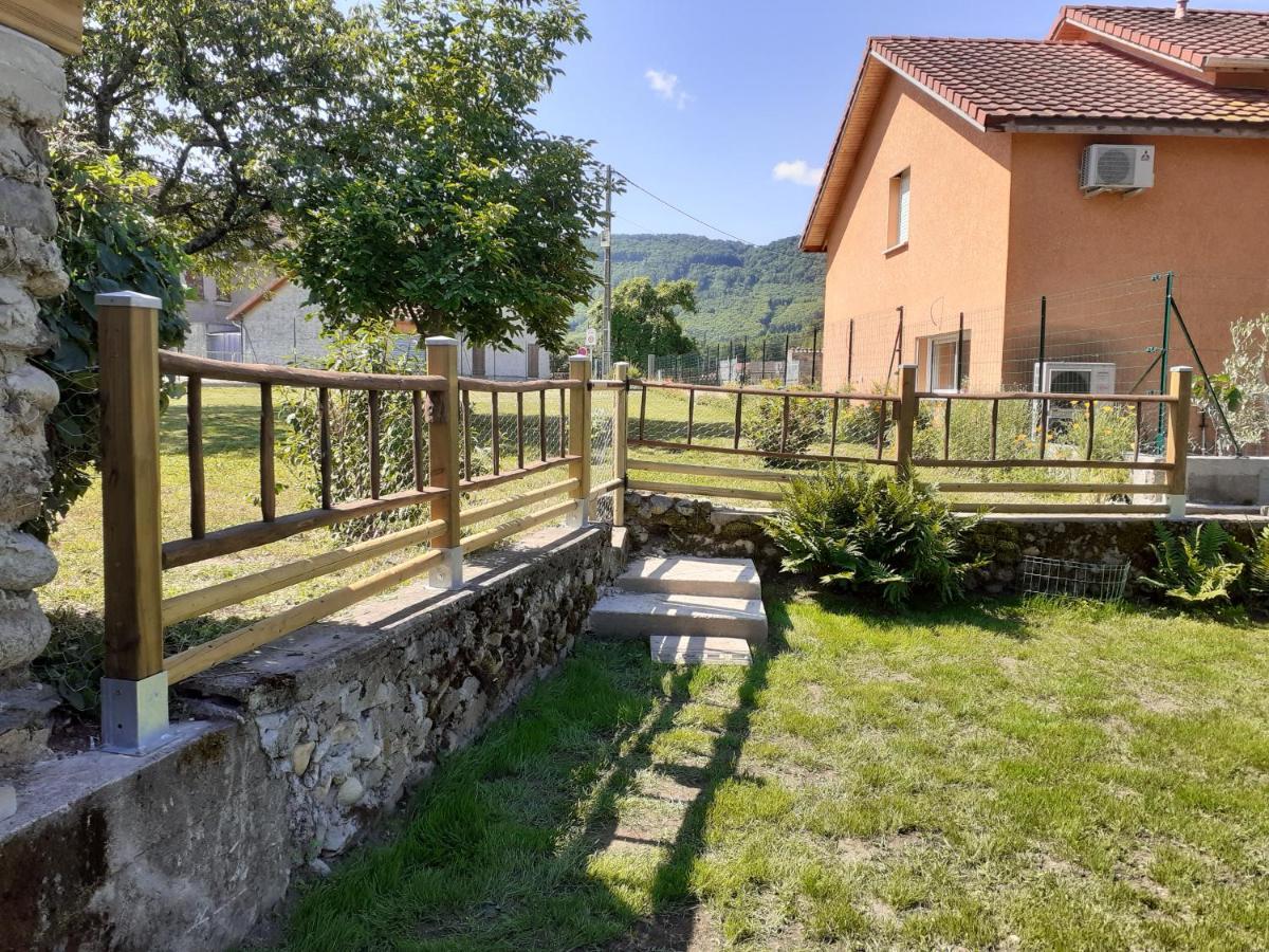 Les Copains D'Abord Villa Beaucroissant Bagian luar foto