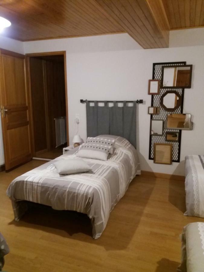 Les Copains D'Abord Villa Beaucroissant Bagian luar foto